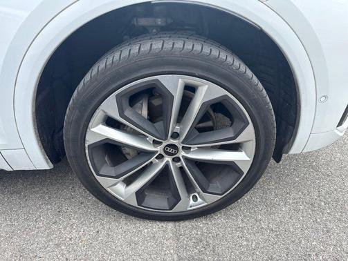 Glacier White Metallic 2023 Audi Q5 45 S line Prestige