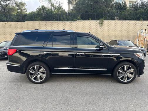Infinite Black Metallic 2019 Lincoln Navigator Reserve