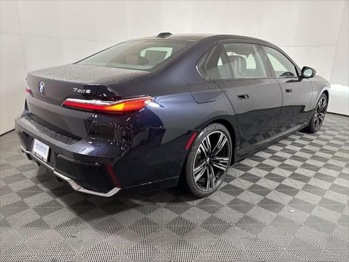 2025 BMW 750e i xDrive