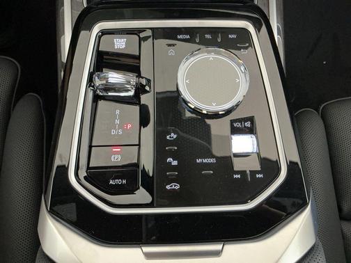 Carbon Black Metallic 2026 BMW 740 740i