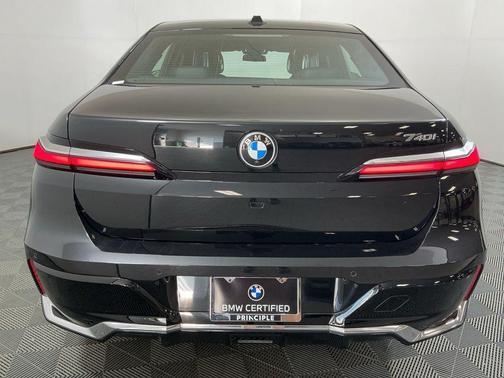 2023 BMW 740 i