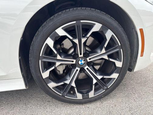 Alpine White 2025 BMW 330 330i
