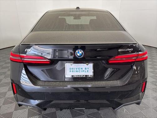 2025 BMW i5 eDrive40