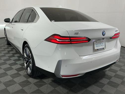 2025 BMW i5 eDrive40