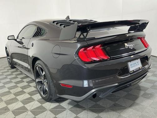 2022 Ford Mustang EcoBoost