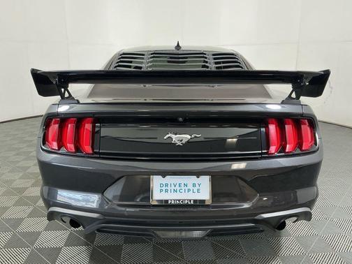 2022 Ford Mustang EcoBoost