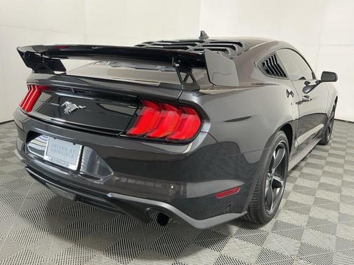 2022 Ford Mustang EcoBoost