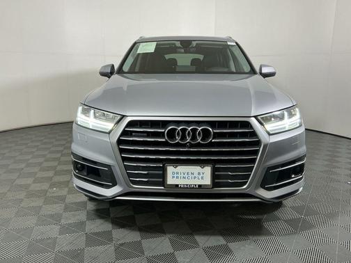 Silver Metallic 2019 Audi Q7 55 Prestige