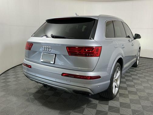 Silver Metallic 2019 Audi Q7 55 Prestige