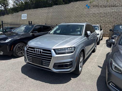 Silver Metallic 2019 Audi Q7 55 Prestige