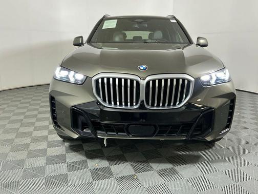 Manhattan Green Metallic 2024 BMW X5 sDrive40i
