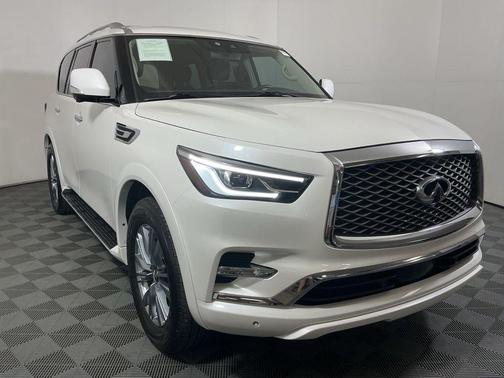 2022 INFINITI QX80 Luxe