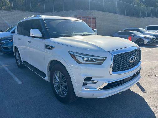 2022 INFINITI QX80 Luxe