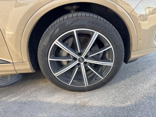 2025 Audi Q7 45 Premium Plus