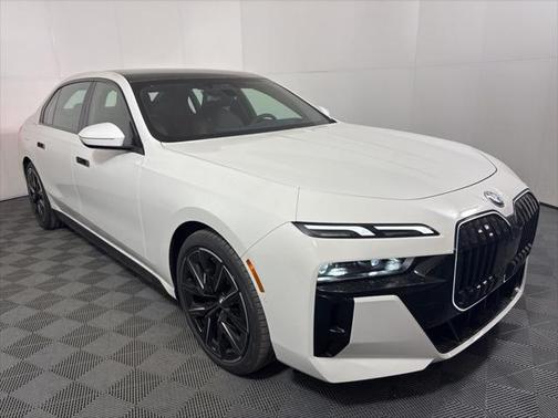 2025 BMW 750e i xDrive