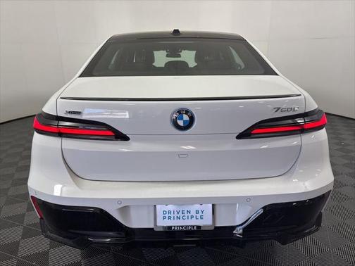 2025 BMW 750e i xDrive