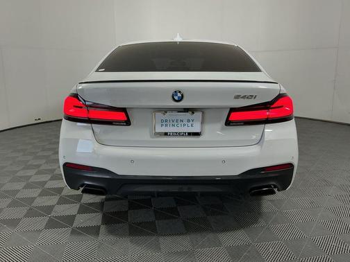 Alpine White 2023 BMW 540 i