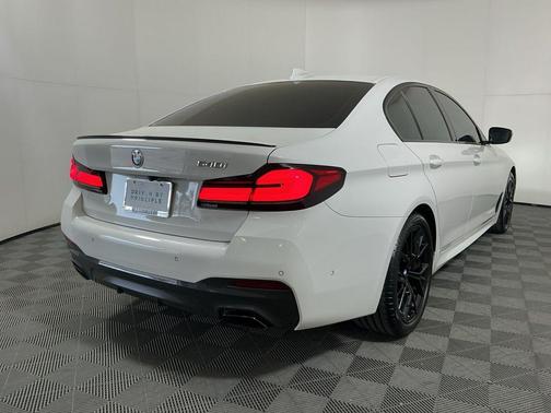 Alpine White 2023 BMW 540 i