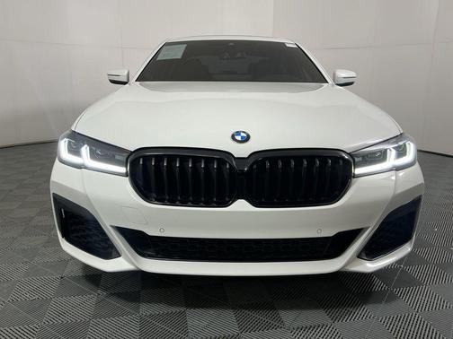 Alpine White 2023 BMW 540 i