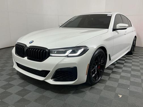 Alpine White 2023 BMW 540 i