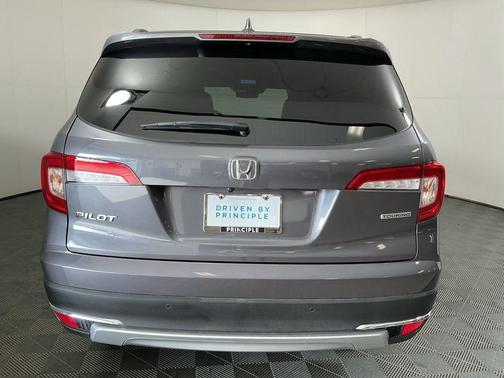 2022 Honda Pilot Touring 8-Passenger