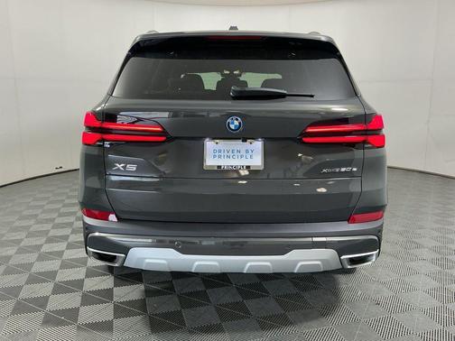 Dravit Grey Metallic 2026 BMW X5 PHEV xDrive50e