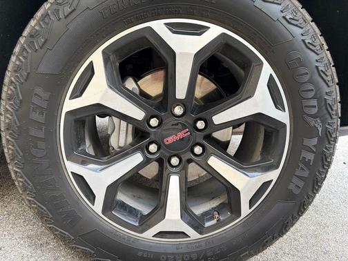 Sterling Metallic 2025 GMC Yukon 4WD AT4