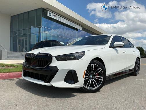 Alpine White 2025 BMW 530 530i