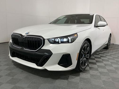 Alpine White 2025 BMW 530 530i