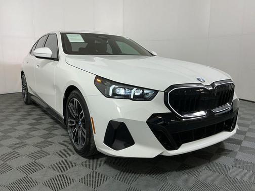 Alpine White 2025 BMW 530 530i