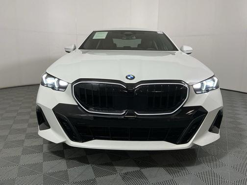 Alpine White 2025 BMW 530 530i