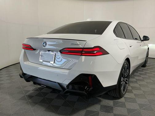 Alpine White 2025 BMW 530 530i