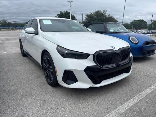 Alpine White 2025 BMW 530 530i