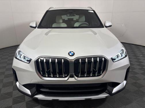 Mineral White Metallic 2026 BMW X1 xDrive28i