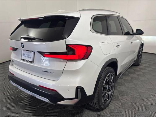 Mineral White Metallic 2026 BMW X1 xDrive28i