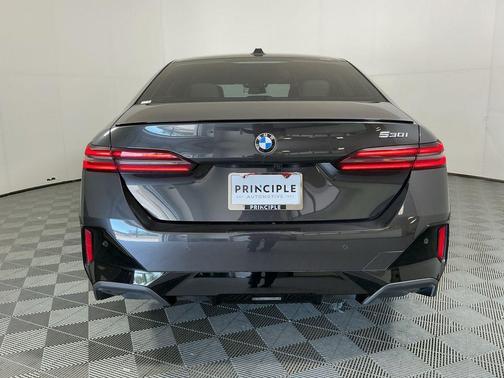 Dark Graphite Metallic 2025 BMW 530 530i