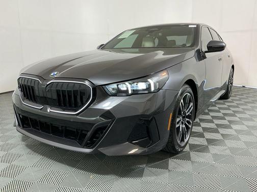 Dark Graphite Metallic 2025 BMW 530 530i