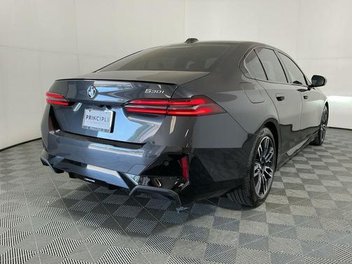 Dark Graphite Metallic 2025 BMW 530 530i