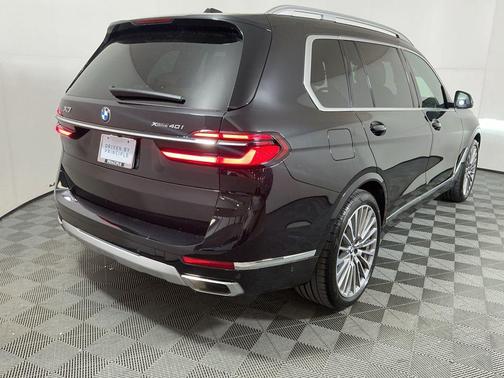 2025 BMW X7 xDrive40i