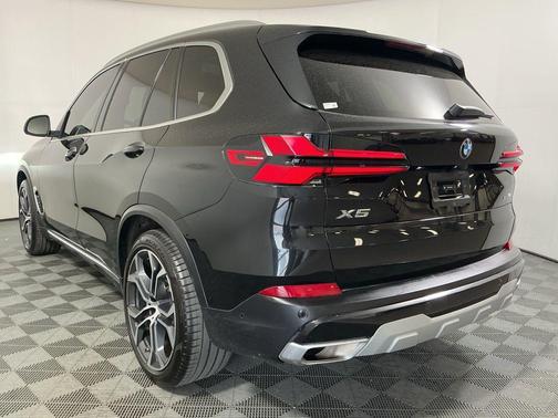 Black Sapphire Metallic 2025 BMW X5 sDrive40i