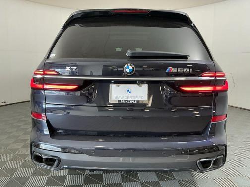 2023 BMW X7 M60i