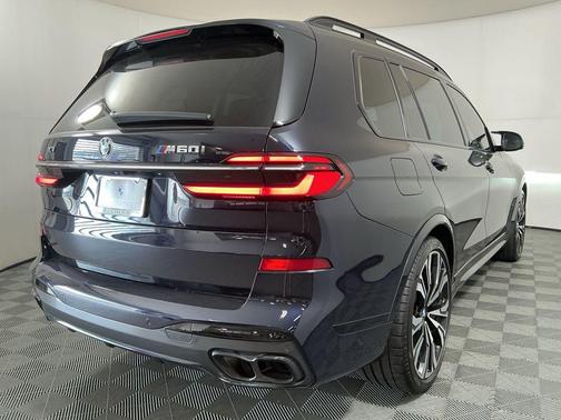 2023 BMW X7 M60i