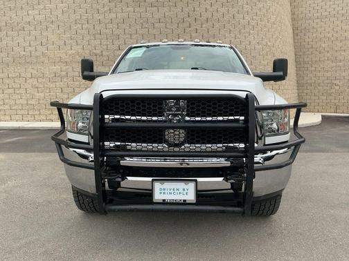 2018 RAM 3500 Tradesman Crew Cab 4x4 8' Box