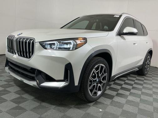 Mineral White Metallic 2026 BMW X1 xDrive28i
