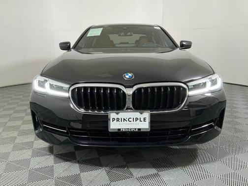 Jet Black 2023 BMW 540 i