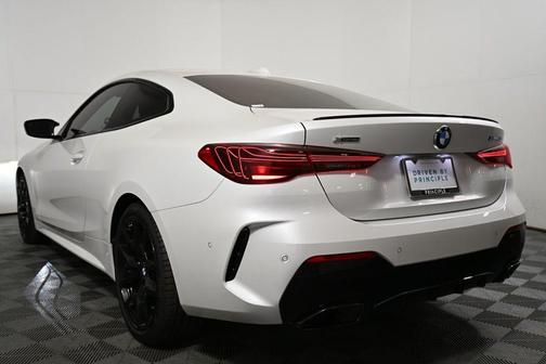 Mineral White Metallic 2026 BMW M440 i xDrive