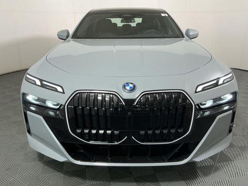 Brooklyn Grey Metallic 2026 BMW i7 eDrive50