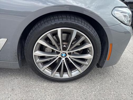 2022 BMW 530 i
