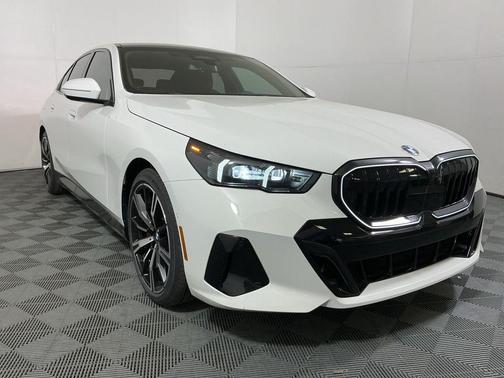 Alpine White 2026 BMW 530 530i