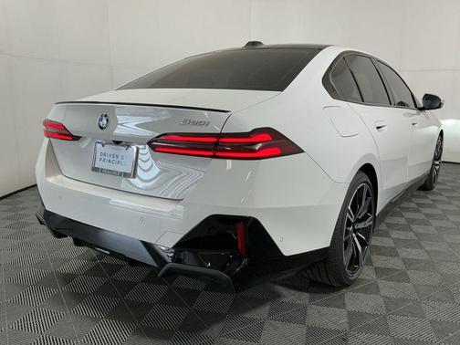 Alpine White 2026 BMW 530 530i